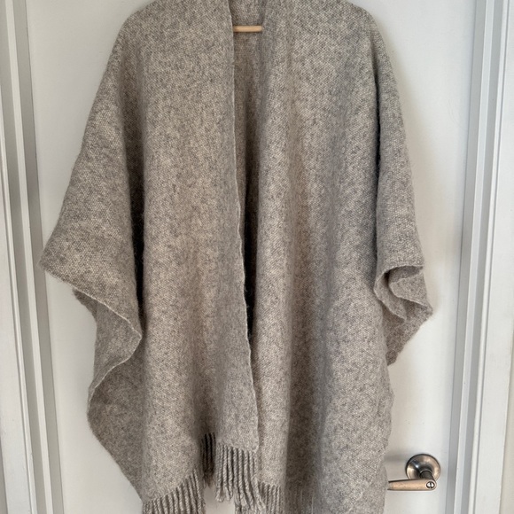 Alpaca Bolero Cape - Picture 1 of 3